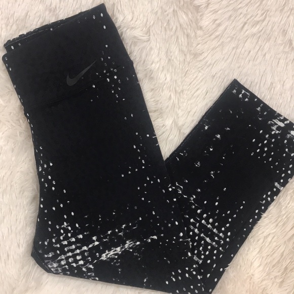 NIKE Dri Fit BLACK & WHITE Capri Leggings Sz M - Picture 8 of 13
